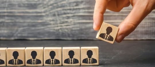 embaucher des travailleurs détachés